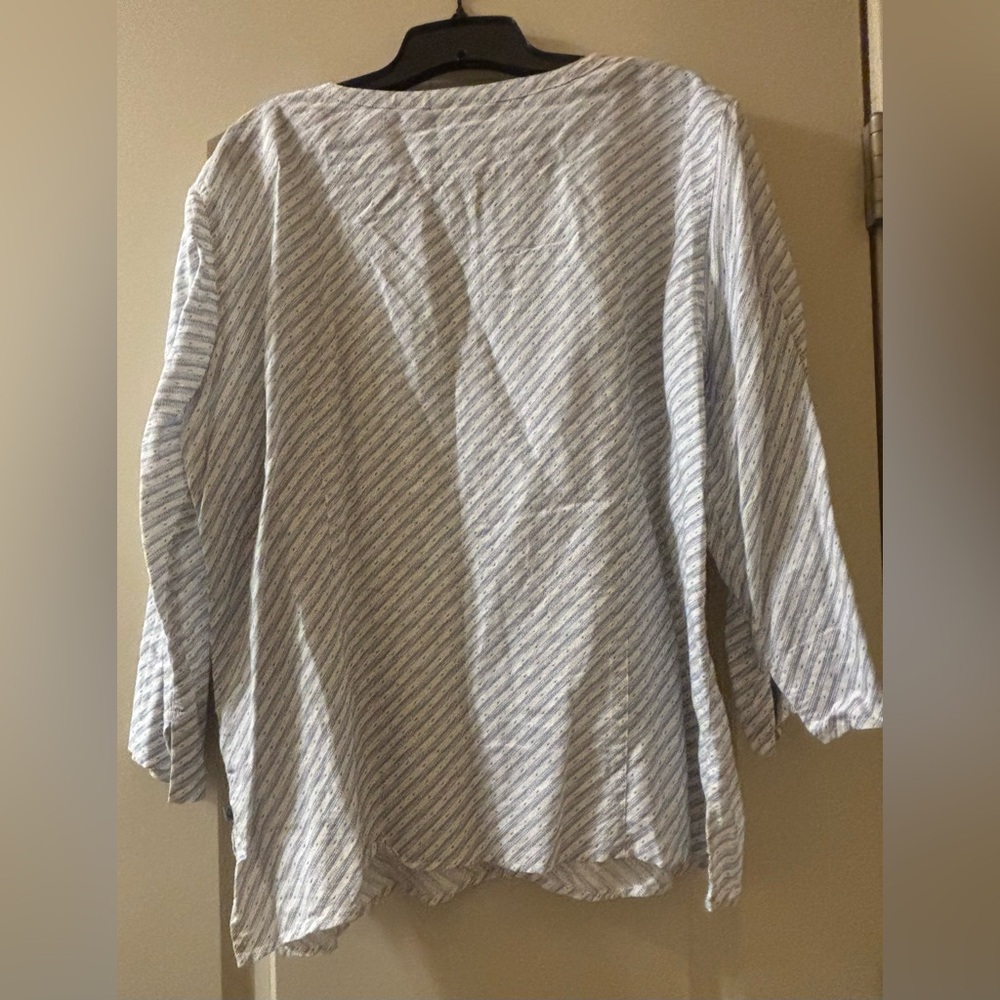 Liz Claiborne Blue and White Linen Blend Tunic - Picture 2 of 4